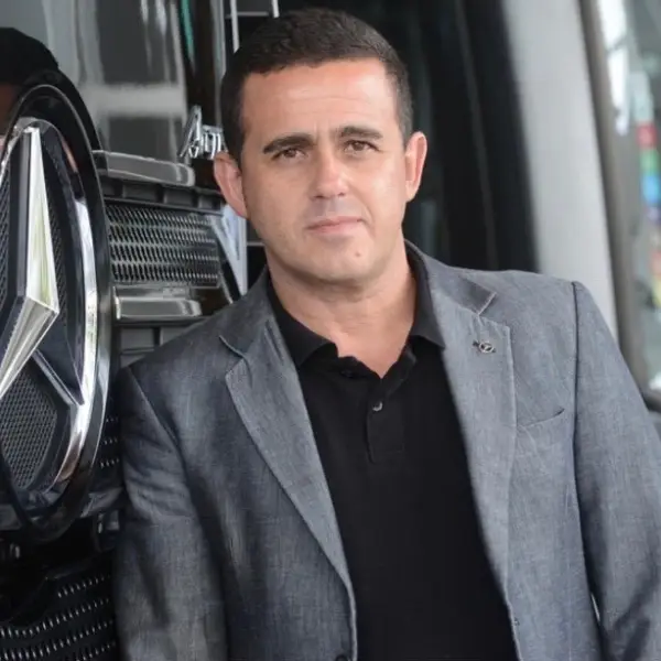 Julio_Cesar_Silva_Mercedes_Benz